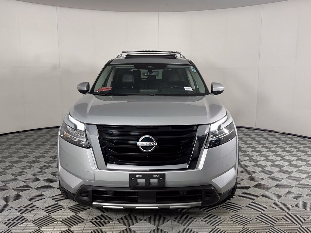 Used 2024 Nissan Pathfinder Platinum AWD/4WD image 4
