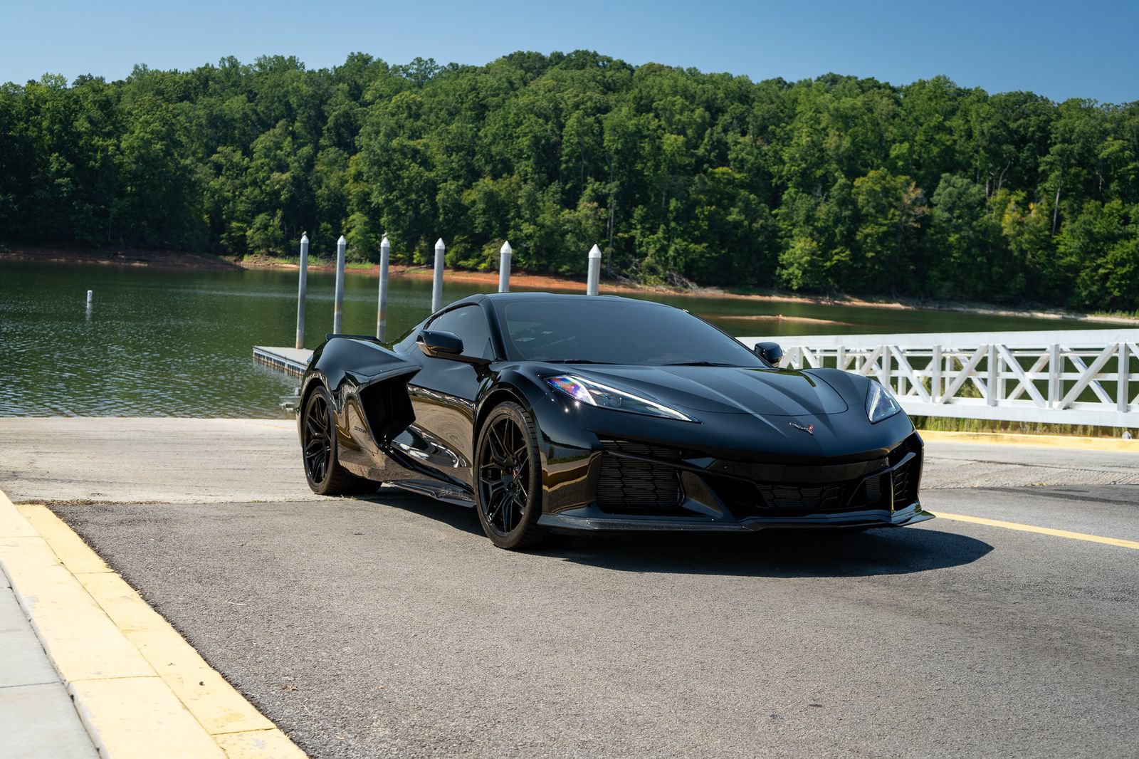 Used 2023 Chevrolet Corvette Z06 RWD image 3