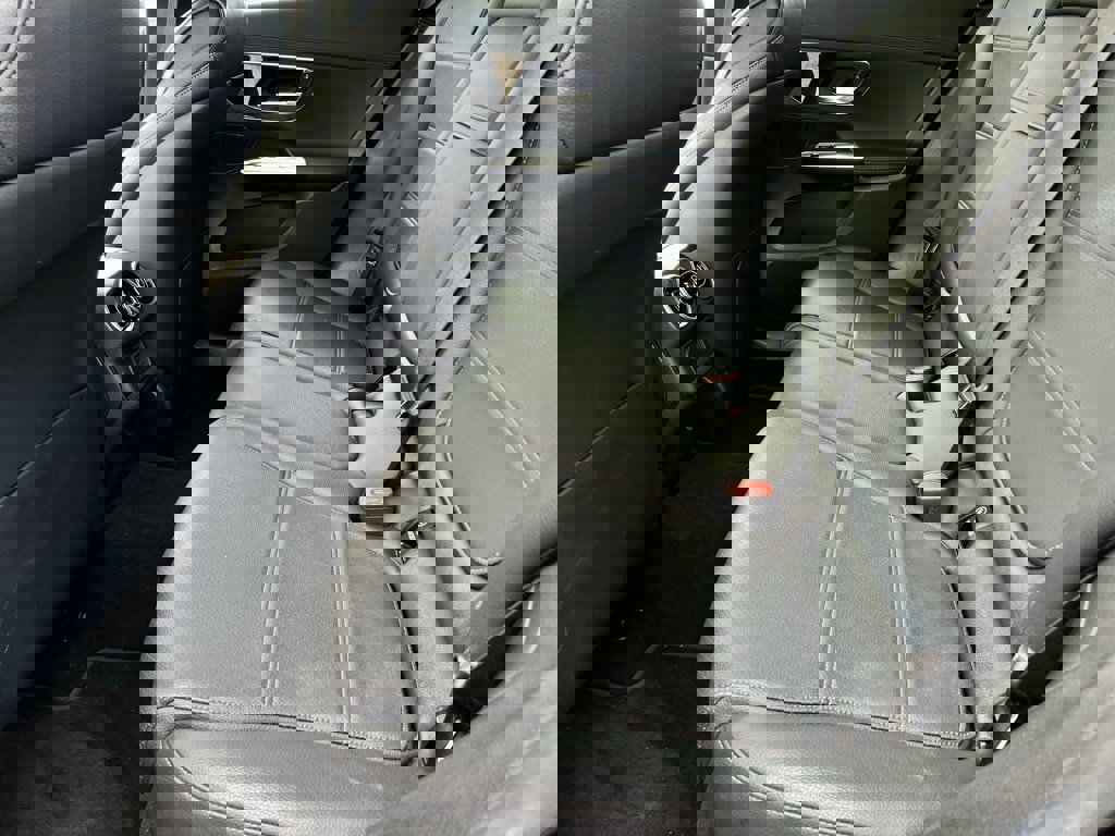 Used 2024 Mercedes-Benz GLC 300 4MATIC image 7