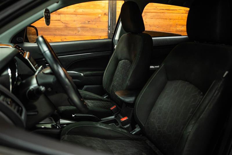 Used 2021 Mitsubishi Outlander Sport LE image 9