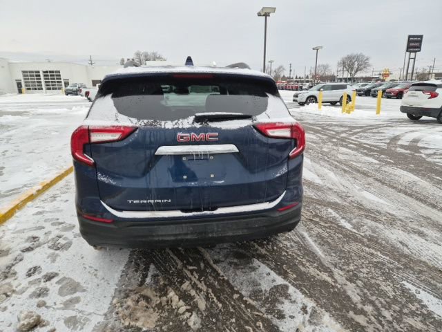 Used 2022 GMC Terrain SLE w/ Driver Convenience Package image 9