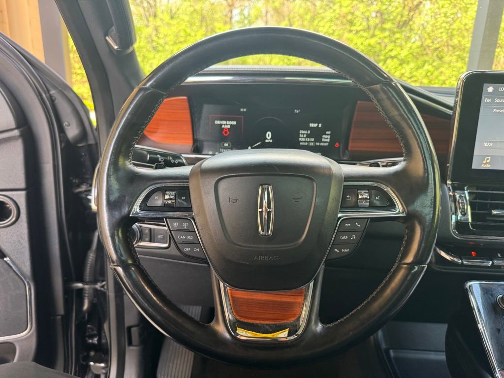 Used 2018 Lincoln Navigator Select image 23