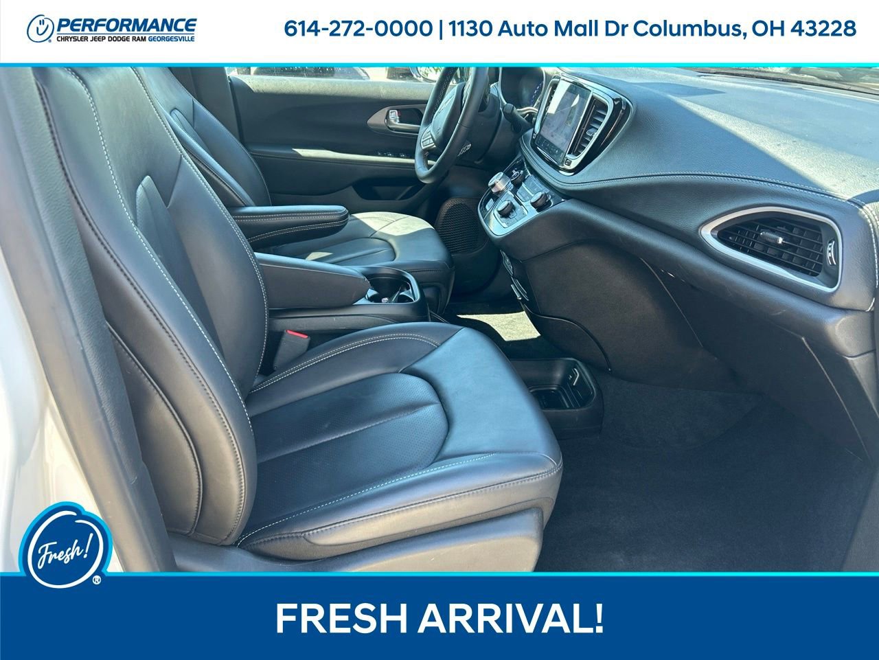 Used 2025 Chrysler Pacifica Select FWD image 12