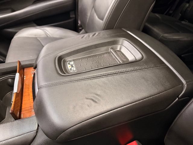 Used 2017 Cadillac Escalade Luxury AWD/4WD image 39