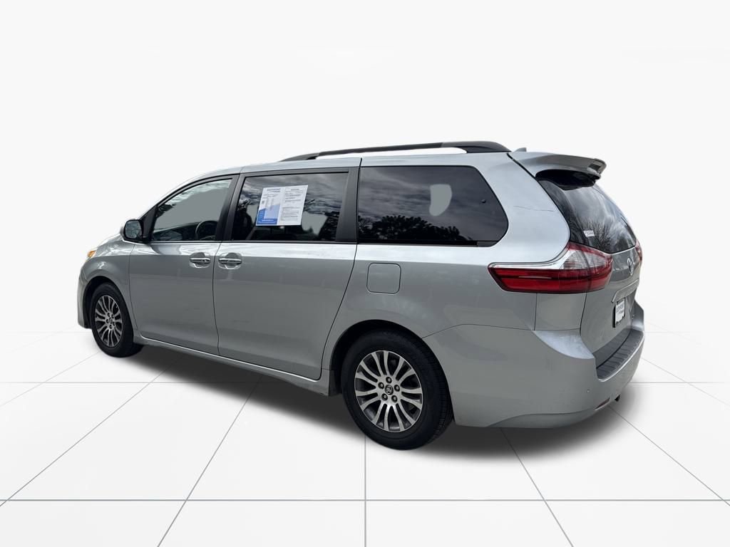 Used 2019 Toyota Sienna XLE image 6