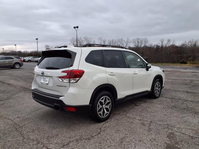 Used 2022 Subaru Forester Premium image 11