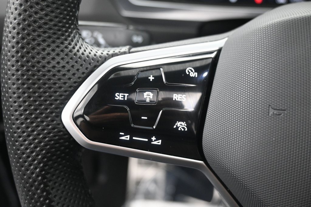 Used 2024 Volkswagen Tiguan SEL R-Line image 21