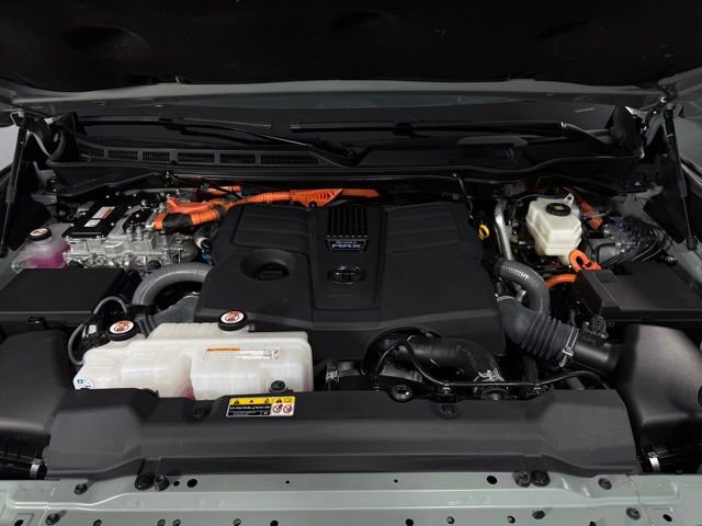 Used 2025 Toyota Sequoia Platinum AWD/4WD image 13