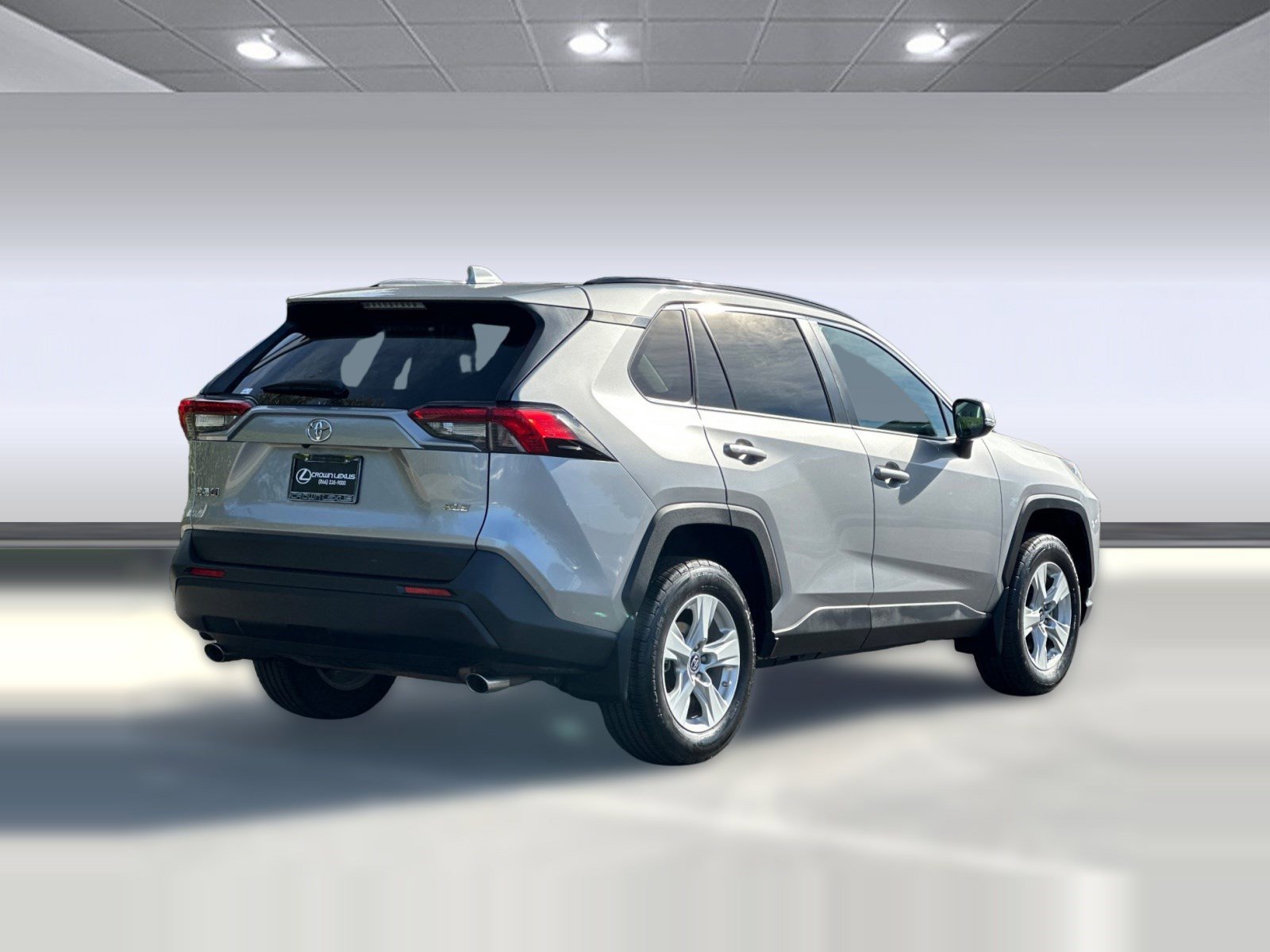 Used 2019 Toyota RAV4 XLE w/ Carpet Mat Package image 9