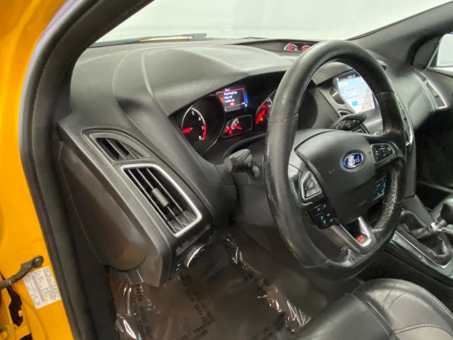 Used 2015 Ford Focus ST w/ Equipment Group 401A image 29