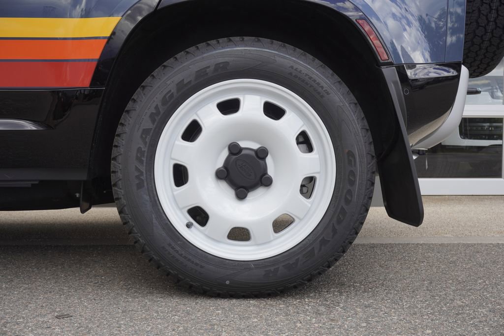 New 2025 Land Rover Defender 110 S image 32