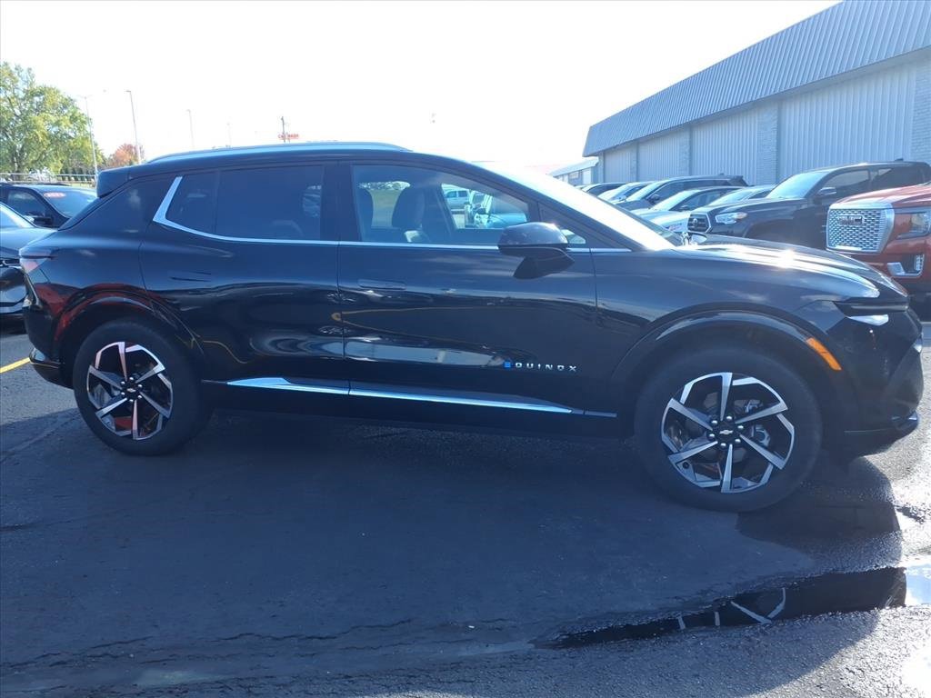 Used 2024 Chevrolet Equinox EV LT image 2