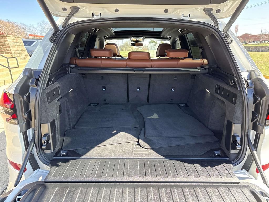 Used 2025 BMW X5 M60i w/ Climate Comfort Package image 26