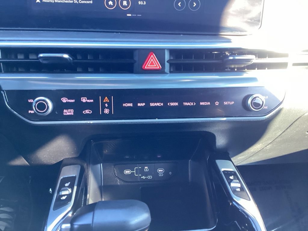 Certified 2024 Kia Sorento SX Prestige AWD/4WD image 26