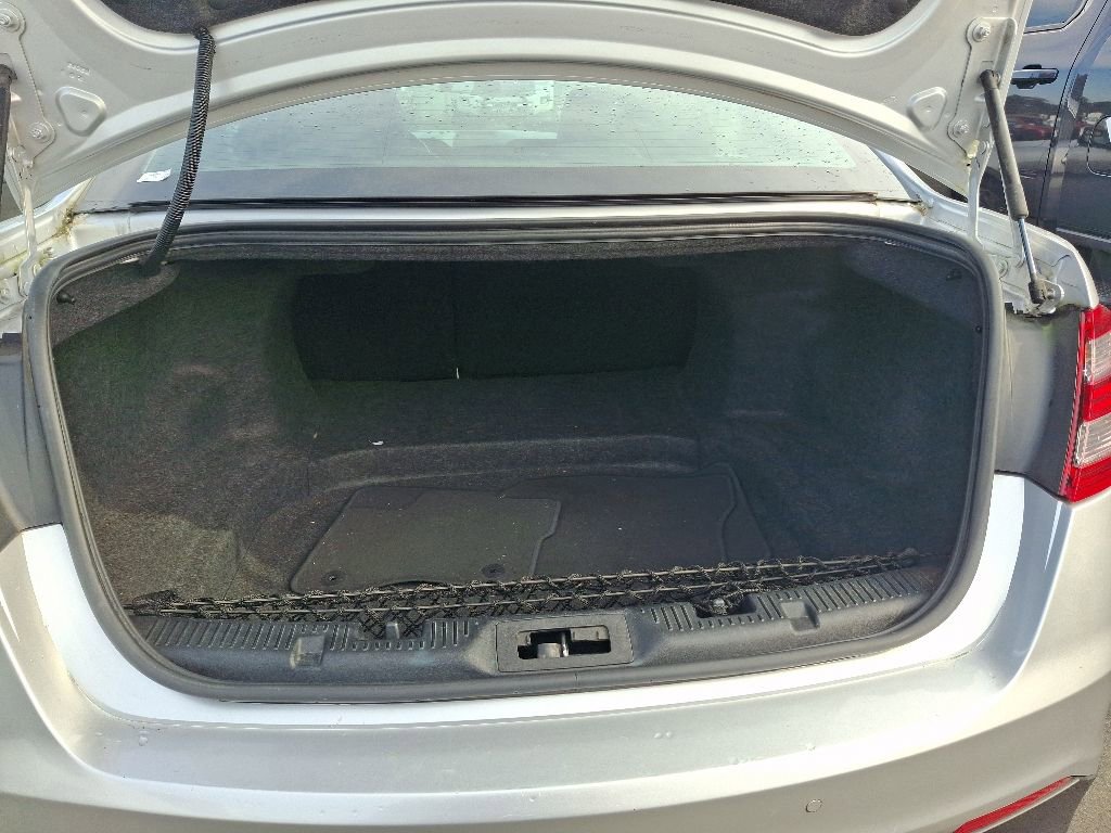 Used 2016 Ford Taurus Limited FWD image 8