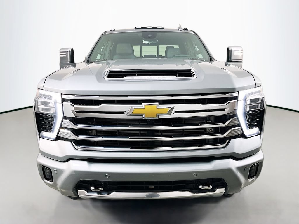 Used 2025 Chevrolet Silverado 3500 High Country w/ High Country Premium Package AWD/4WD image 3