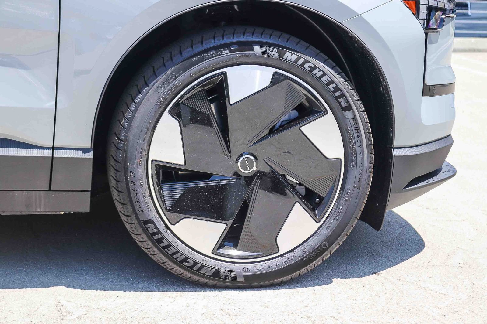 New 2026 Volvo EX30 Plus AWD/4WD image 9