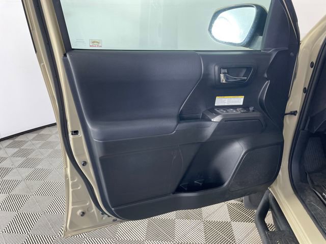 Used 2019 Toyota Tacoma TRD Off-Road AWD/4WD image 12