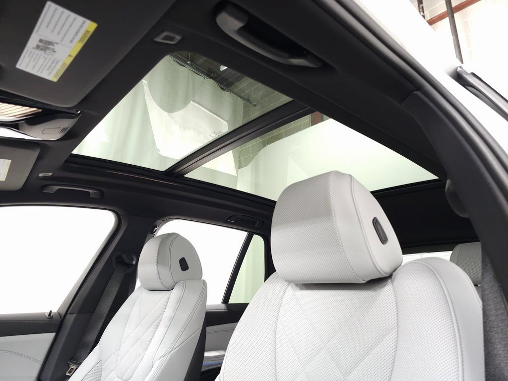Used 2026 BMW X5 xDrive50e w/ Premium Package AWD/4WD image 11