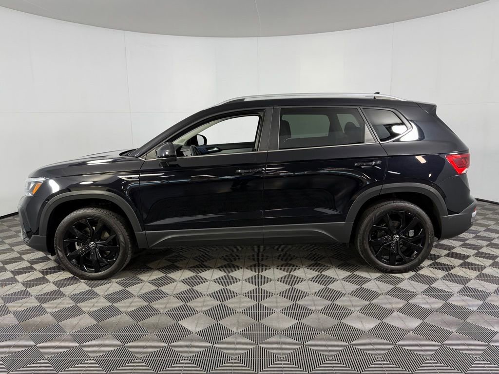 Used 2023 Volkswagen Taos SE w/ Black Wheel Package image 10