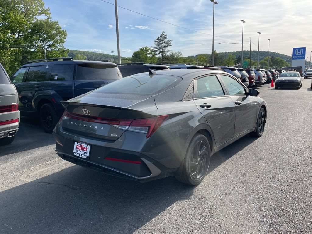 New 2026 Hyundai Elantra SEL FWD image 4