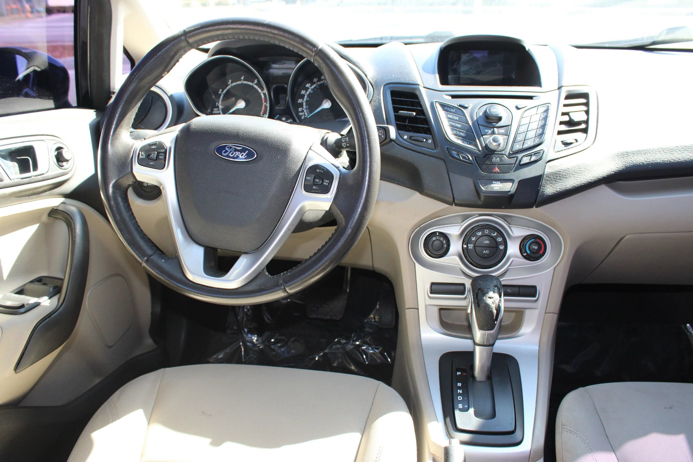 Used 2015 Ford Fiesta SE image 10