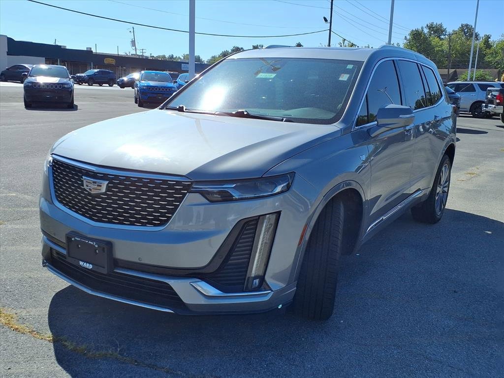 Used 2025 Cadillac XT6 Premium Luxury image 3