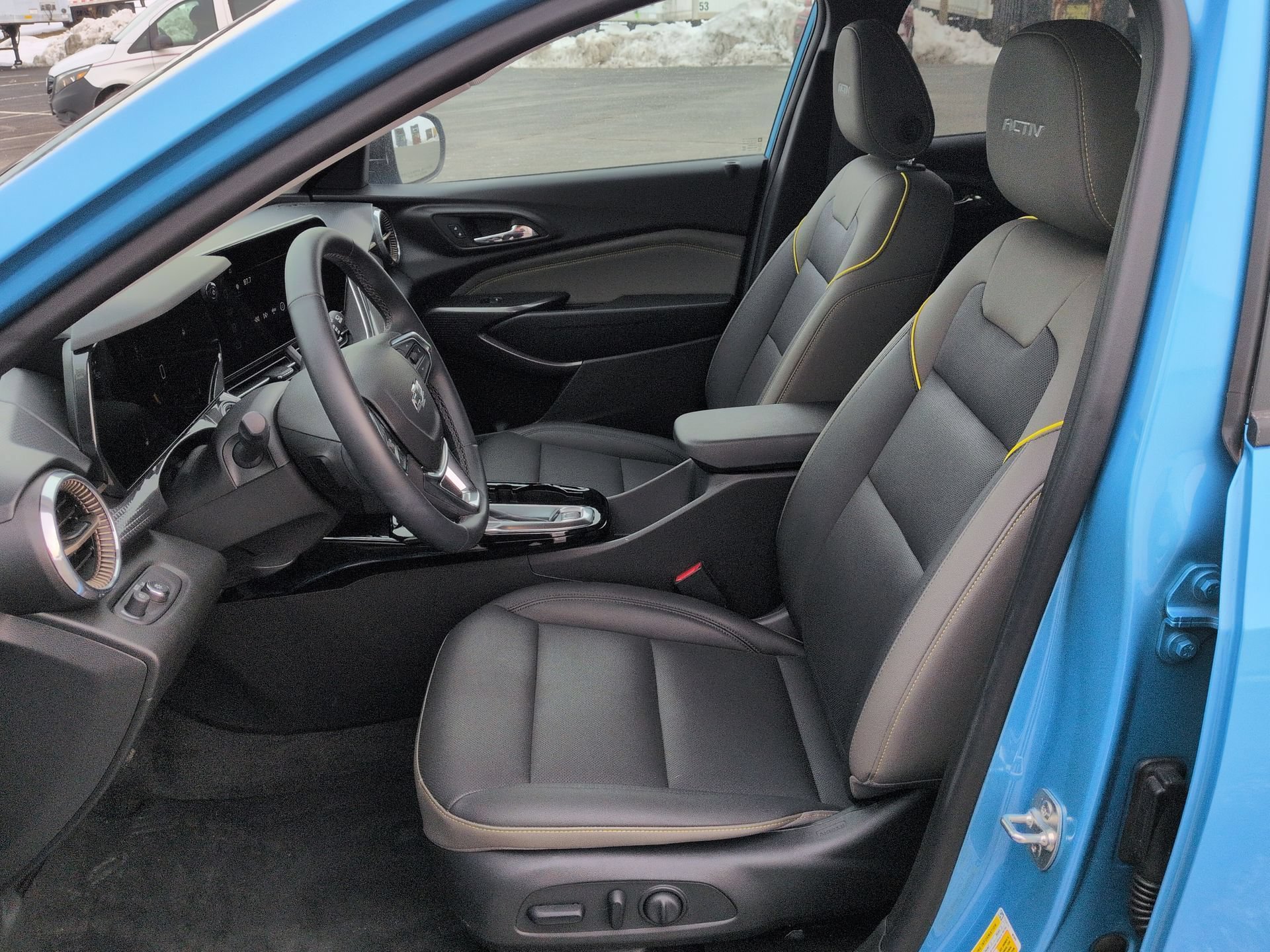 Used 2025 Chevrolet Trax ACTIV FWD image 18