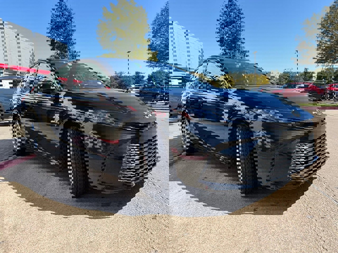 Used 2025 Toyota Camry LE image 5