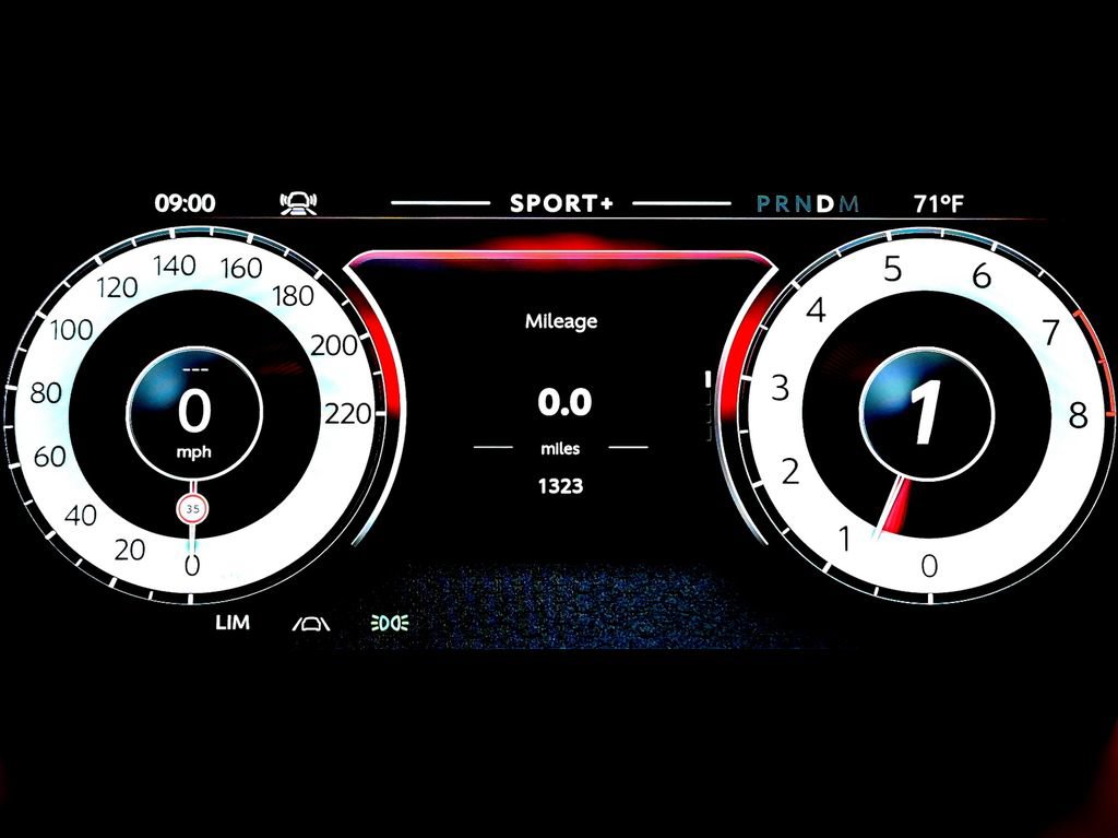 Used 2025 Aston Martin DB12 Convertible RWD image 37
