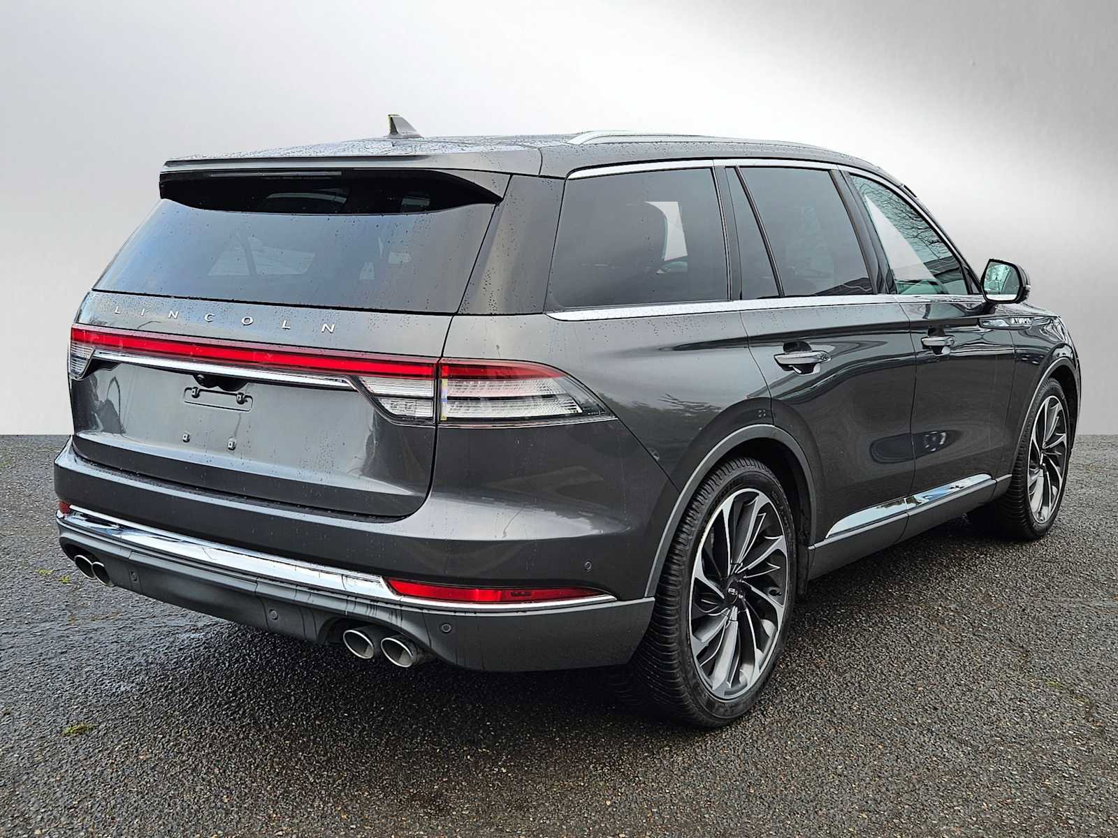 Used 2020 Lincoln Aviator Reserve w/ Equipment Group 202A image 3