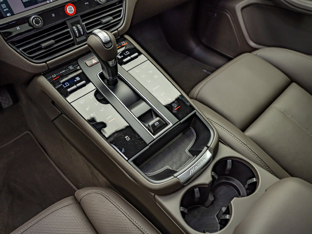 New 2026 Porsche Macan AWD/4WD image 29