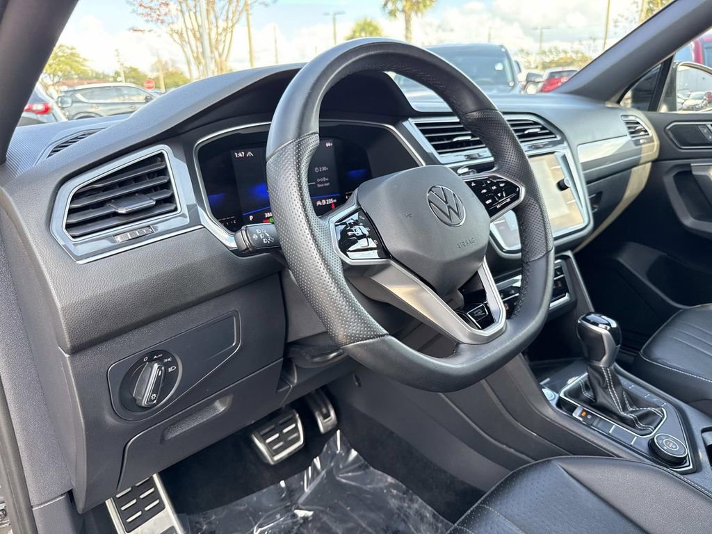 Used 2022 Volkswagen Tiguan SE R-Line image 24
