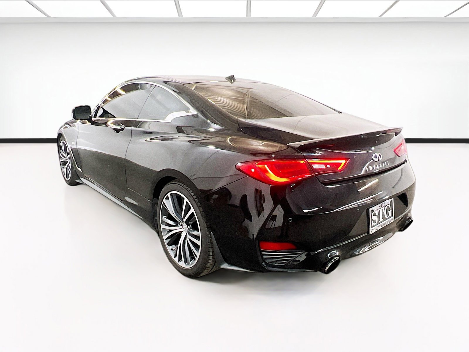 Used 2018 INFINITI Q60 3.0t Luxe w/ Sensory Package 3.0T Luxe RWD image 6