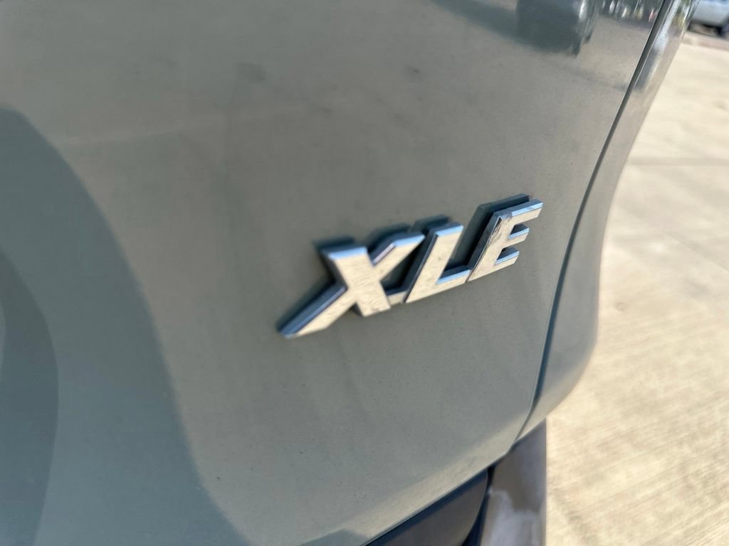 Used 2022 Toyota RAV4 XLE FWD image 17