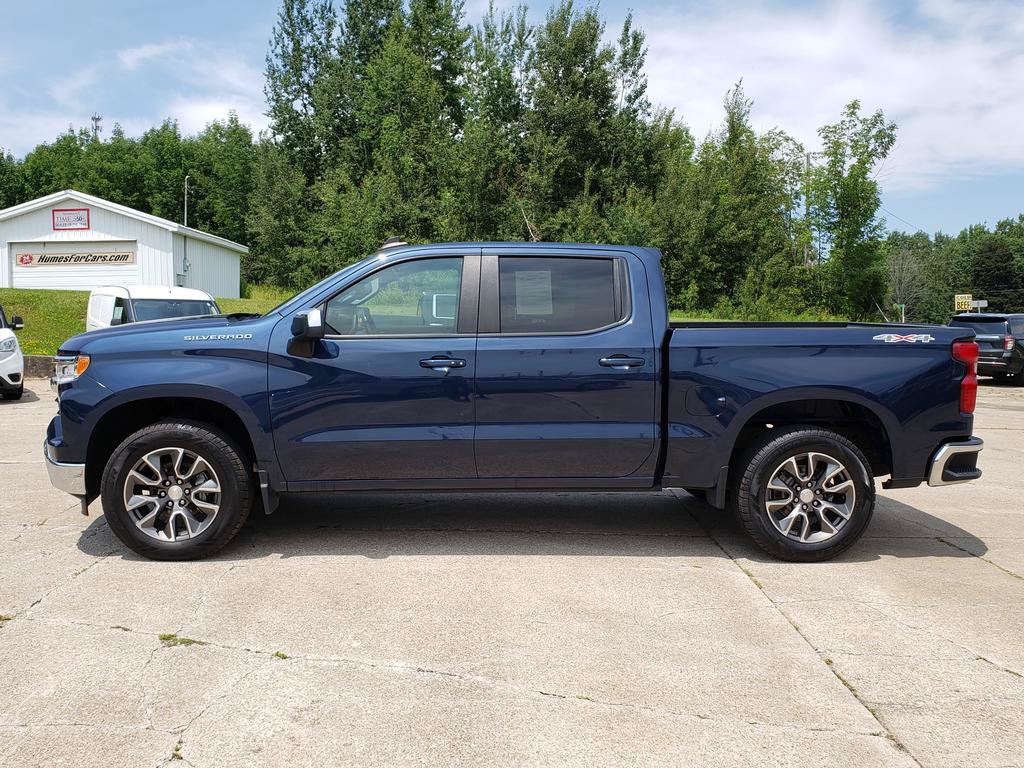 Used 2022 Chevrolet Silverado 1500 LT AWD/4WD image 6