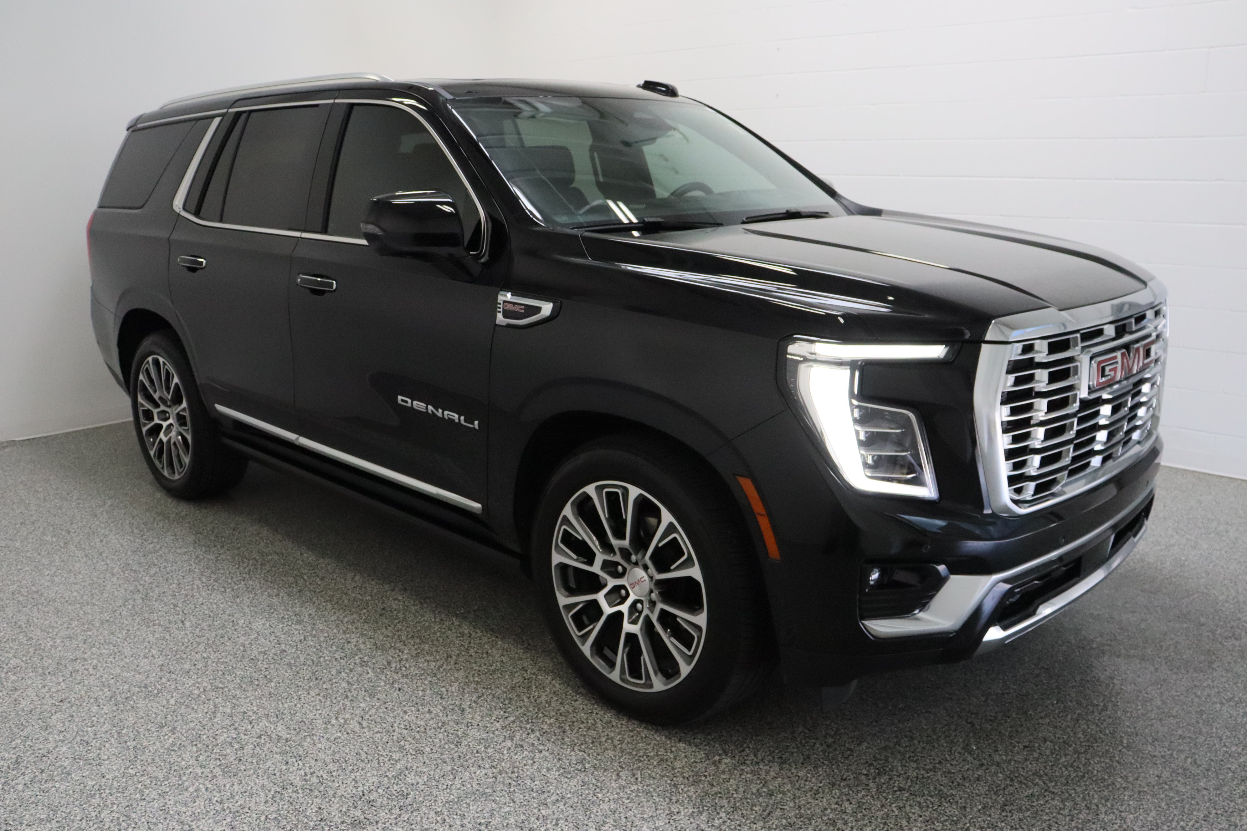 Used 2026 GMC Yukon Denali w/ Denali Reserve Package AWD/4WD image 4