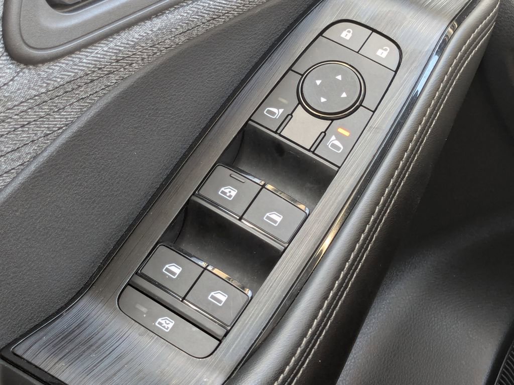 Used 2023 Nissan Rogue SV image 24