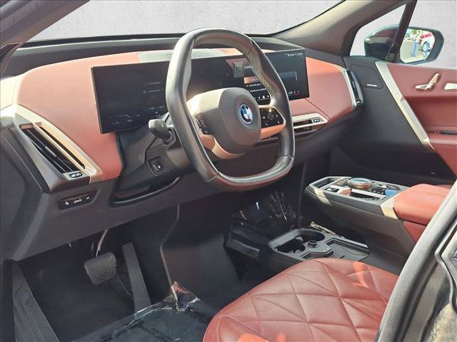 Used 2024 BMW iX xDrive50 w/ Premium Package AWD/4WD image 10
