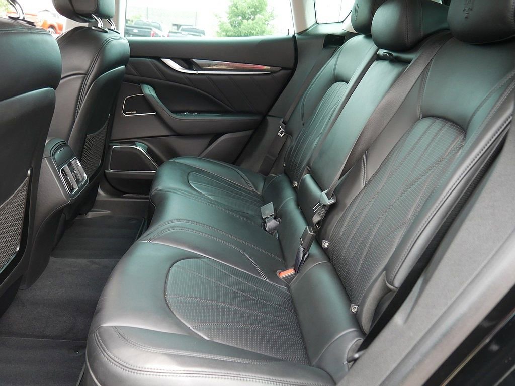 Used 2019 Maserati Levante GranLusso AWD/4WD image 16