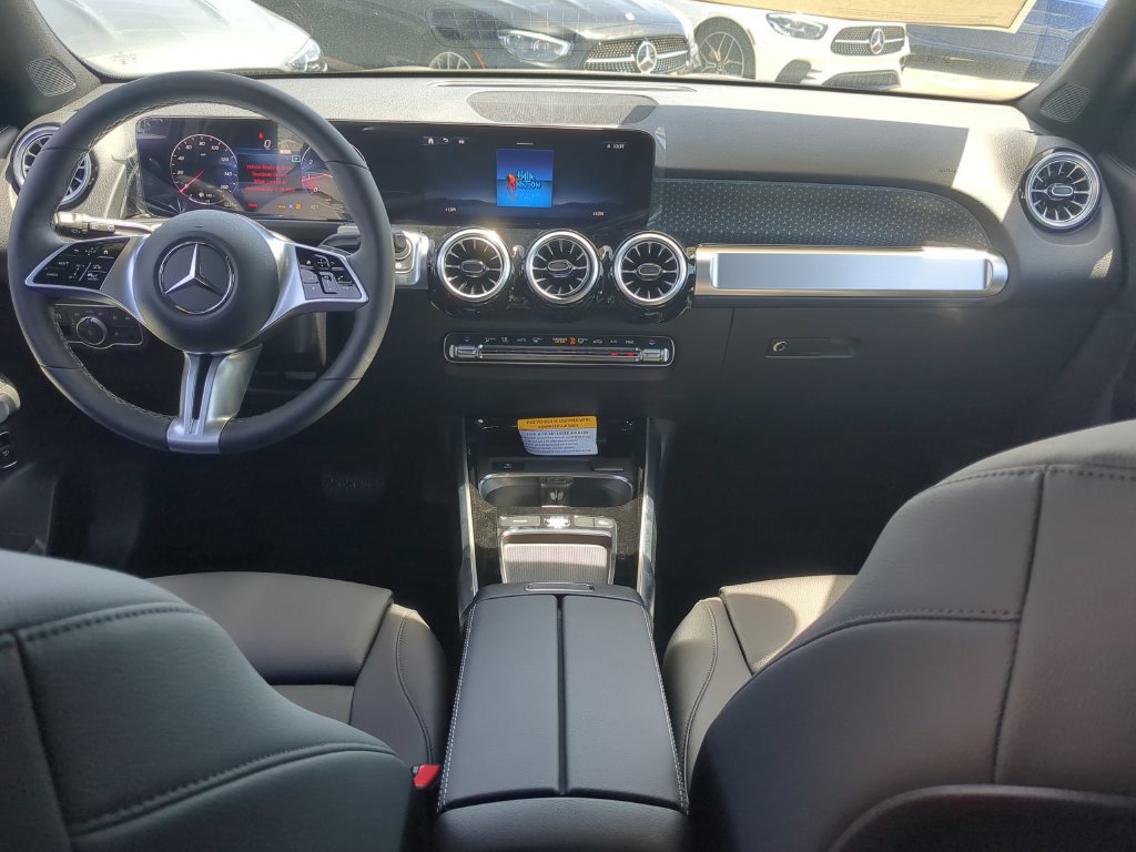 Used 2024 Mercedes-Benz GLB 250 4MATIC image 11