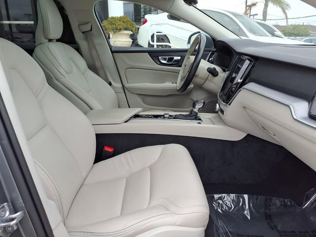 Used 2020 Volvo V60 T5 Cross Country image 27
