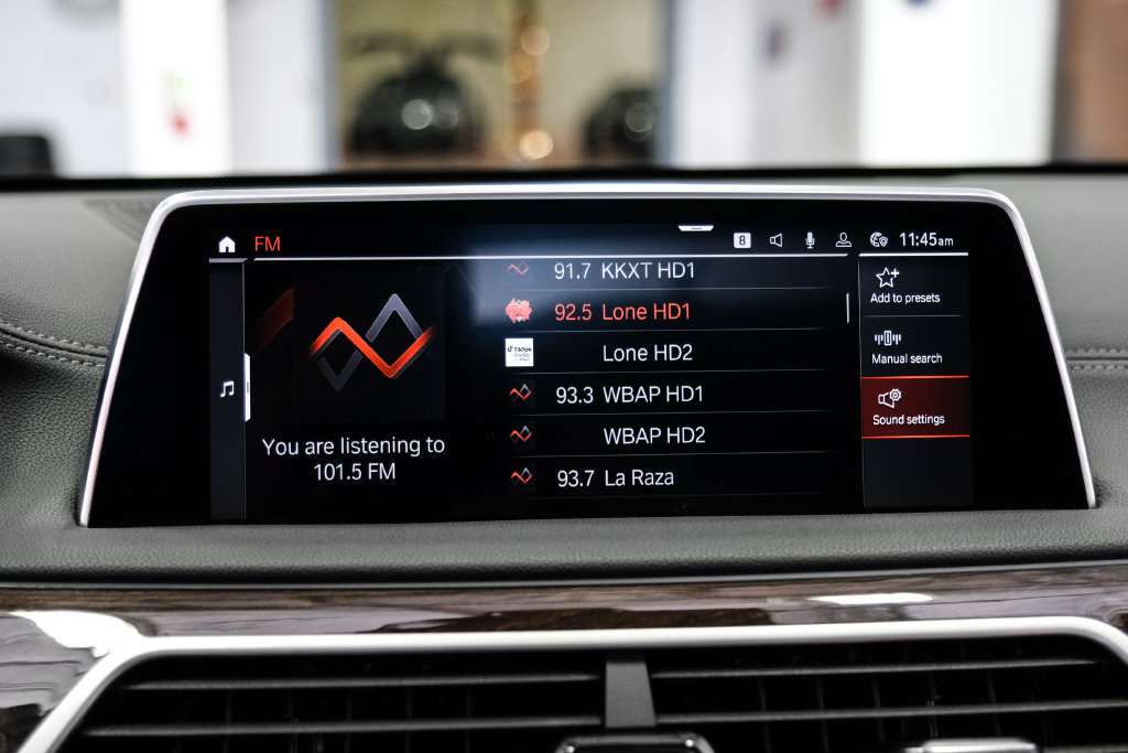 Used 2021 BMW 750i xDrive w/ M Sport Package AWD/4WD image 28