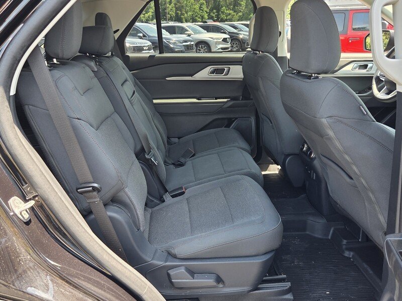 Used 2025 Ford Explorer Active RWD image 16