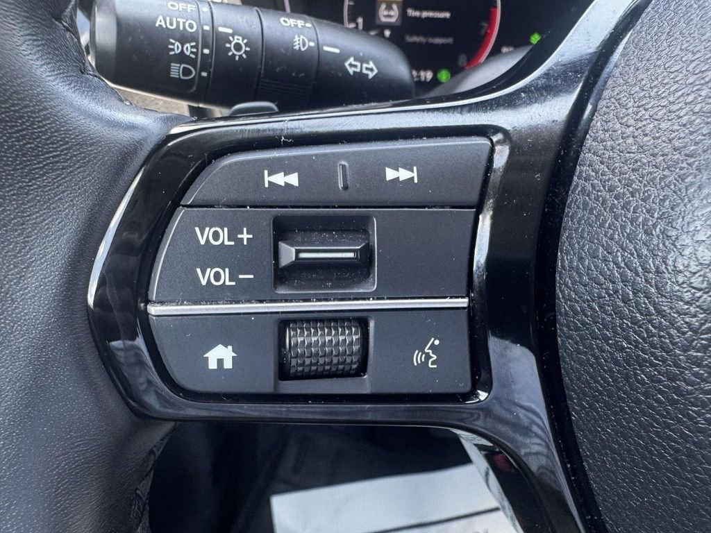 Used 2023 Honda Pilot Touring image 19