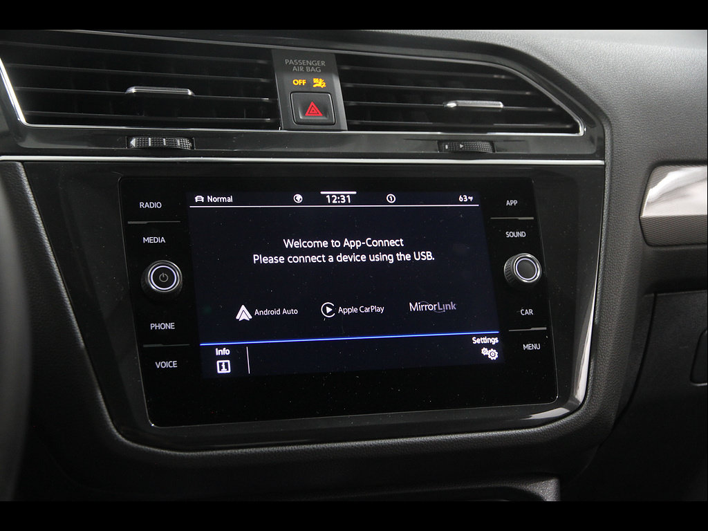 Used 2023 Volkswagen Tiguan SE AWD/4WD image 12