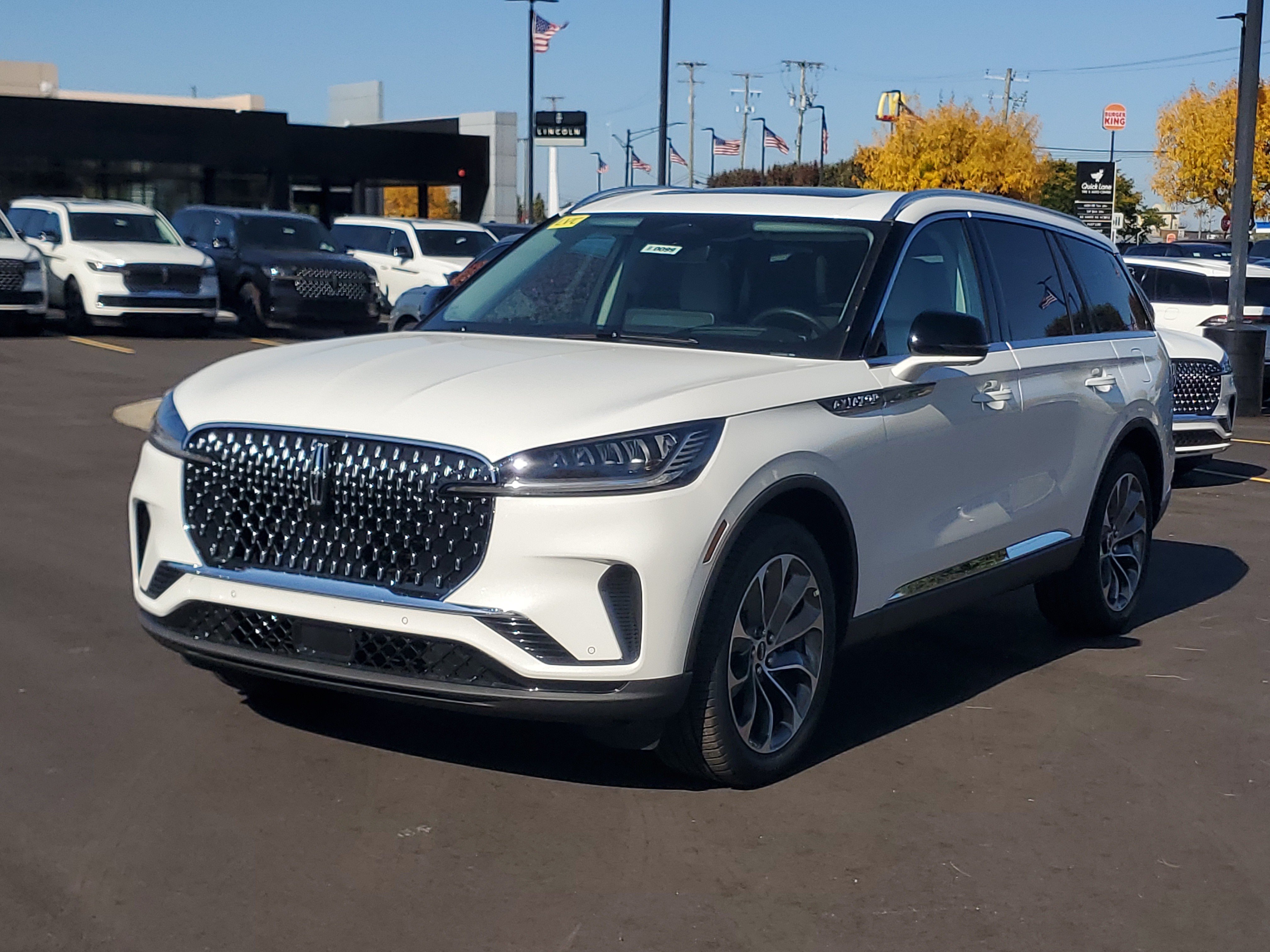 New 2027 Lincoln Aviator AWD image 2