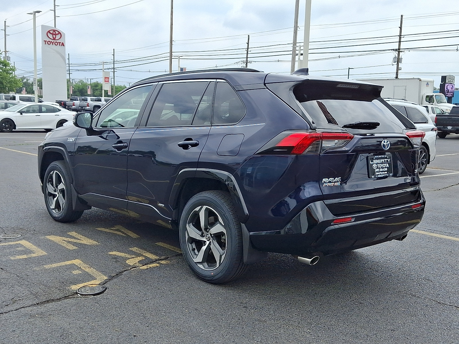 Used 2024 Toyota RAV4 SE w/ Weather & Moonroof Package AWD/4WD image 4