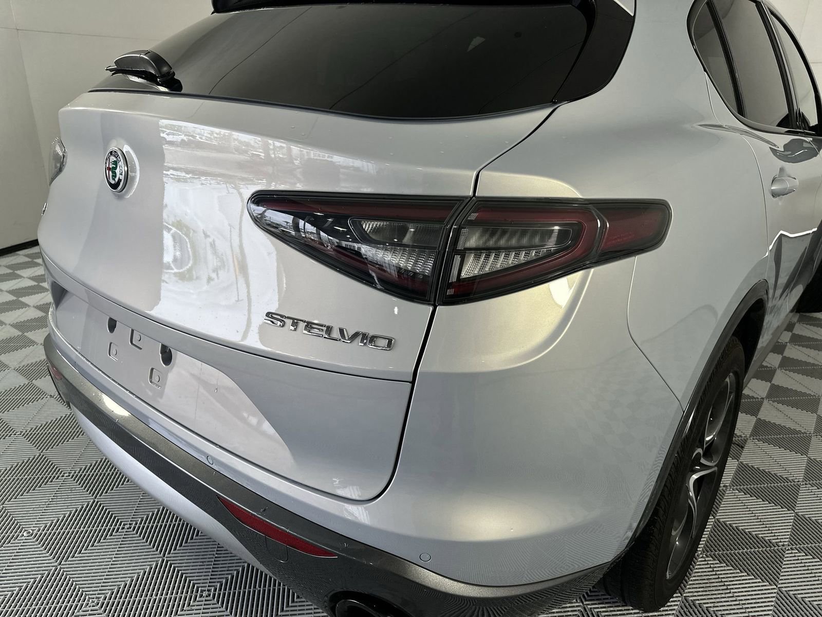 Used 2024 Alfa Romeo Stelvio Ti AWD/4WD image 26