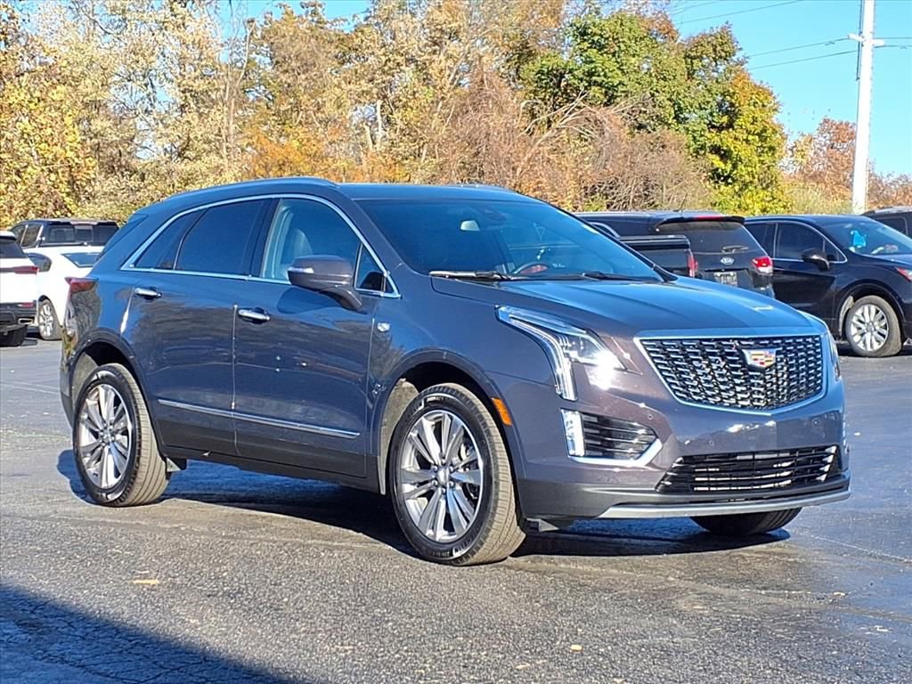 Used 2025 Cadillac XT5 Premium Luxury image 2